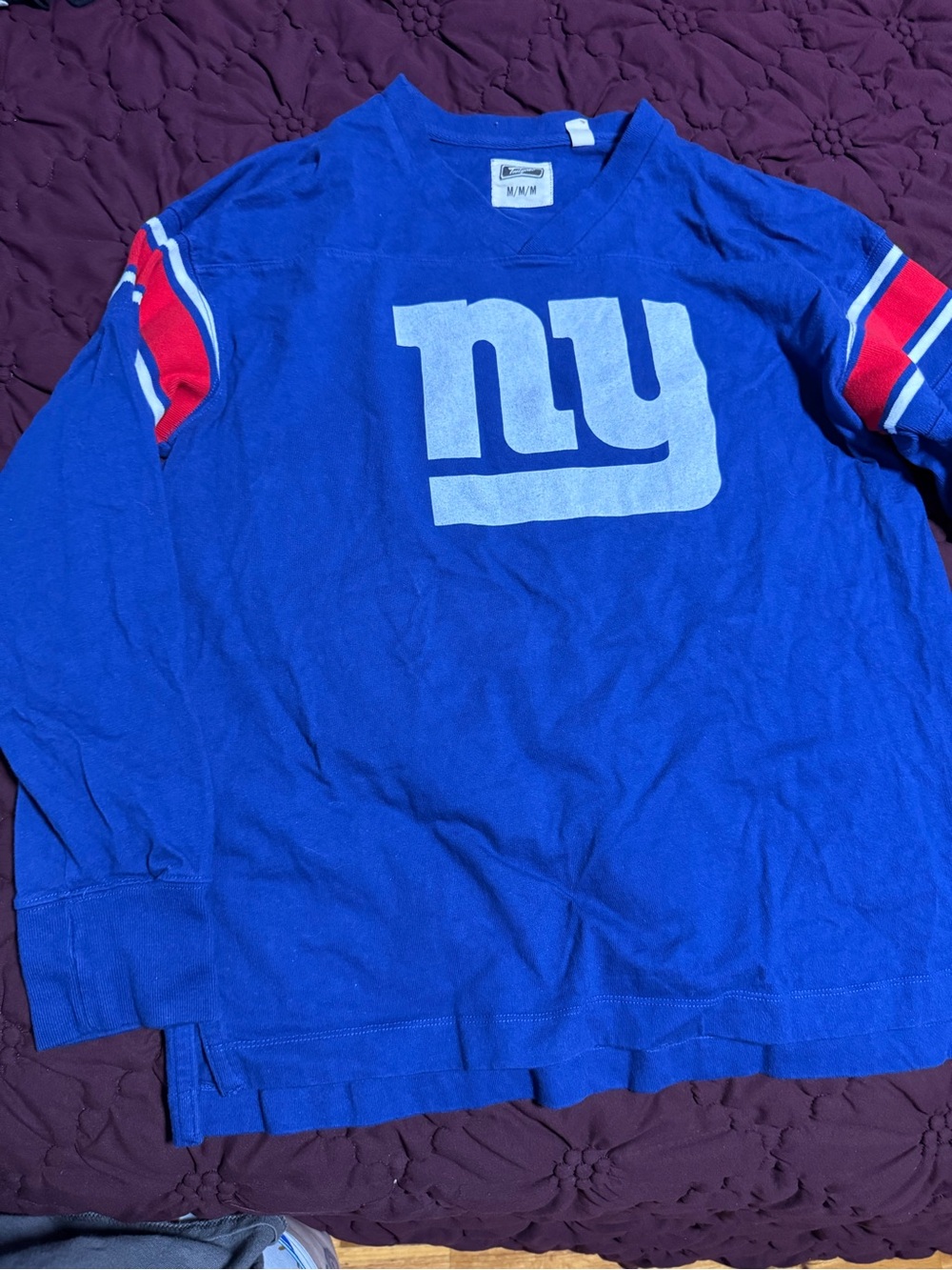 NY giants logo sweater/jersey